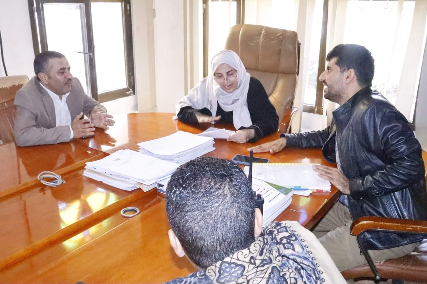 مناقشة آلية تفعيل واصلاح الوضع القانوني بالوحدة التنفيذية بأمانة العاصمة.