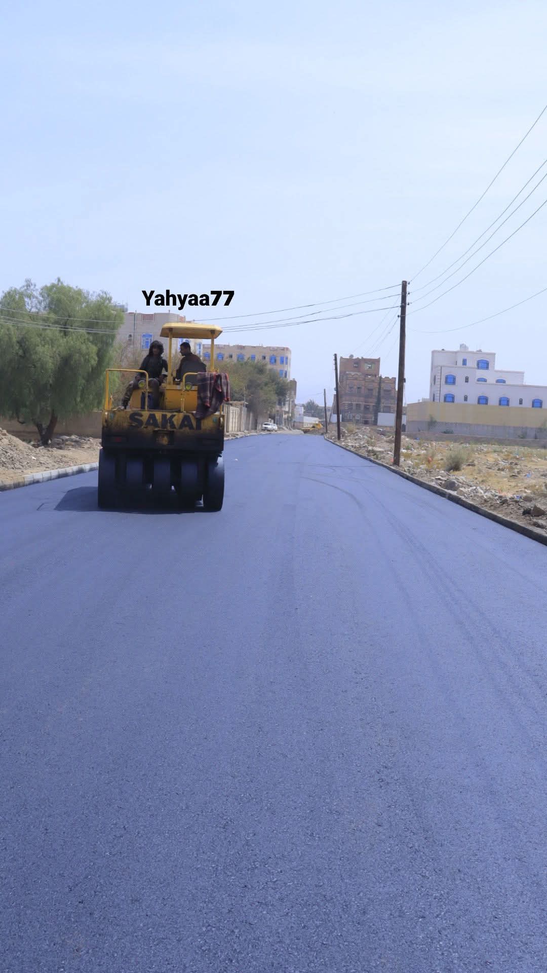 عاصمة الصمود تكتسي بحلة جديدة.. الوحدة التنفيذية تنجز سفلتة شارع القديمي باتجاه خط المطار