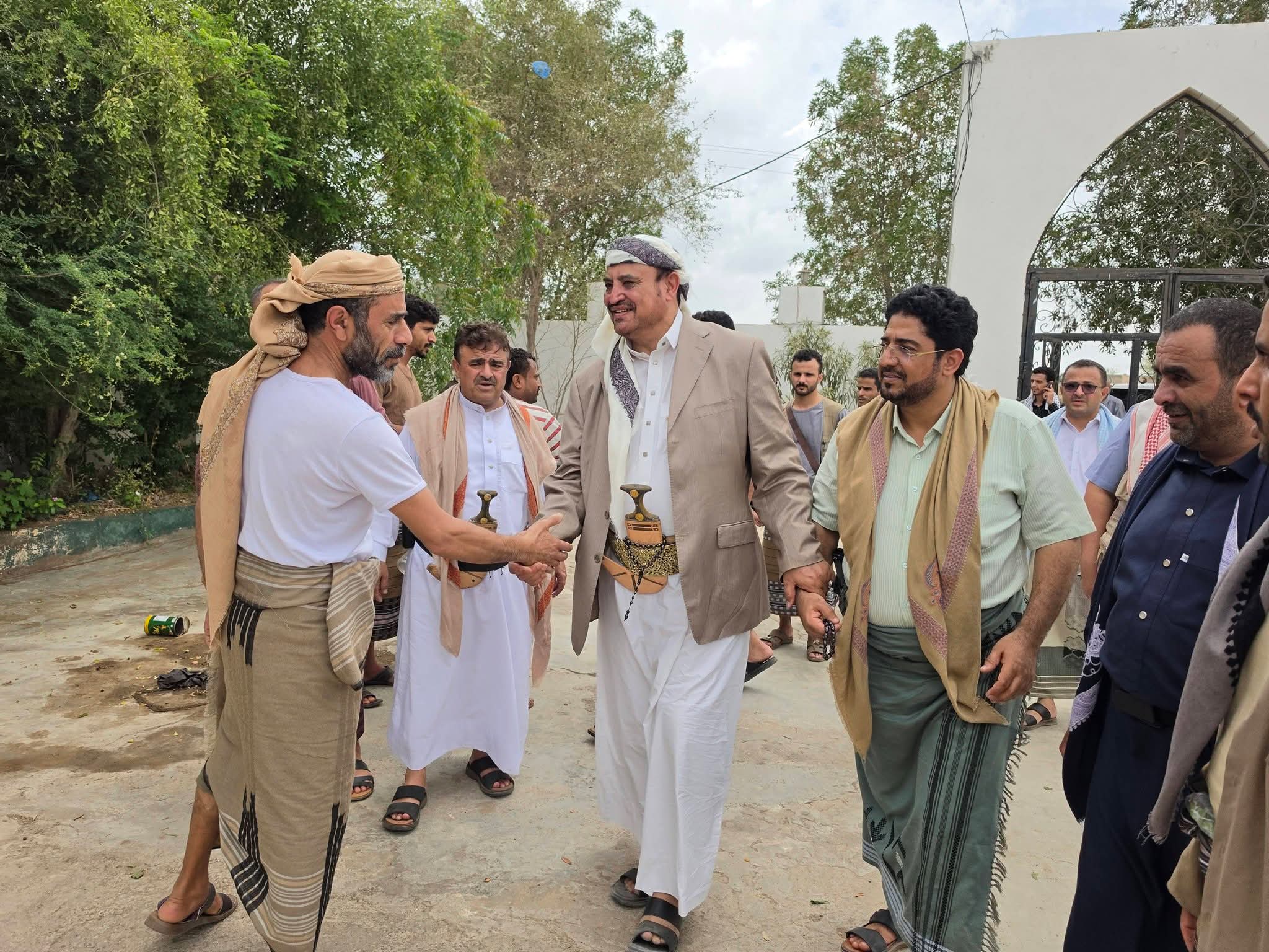 أمين العاصمة ومحافظ الحديدة يزوران المرابطين في جبهتي التحيتا وزبيد