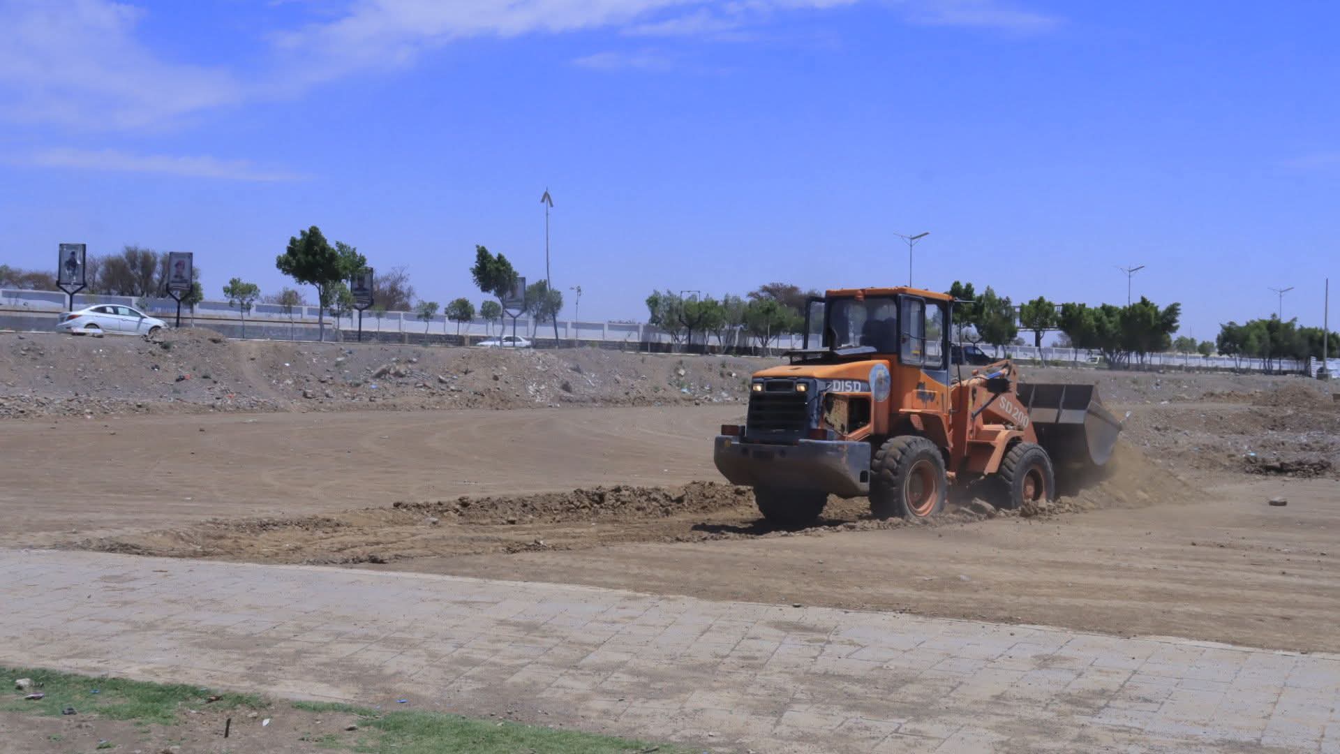 المباشرة في تنفيذ القناة المائية لبحيرة بني الحارث لتعزيز المخزون المائي للعاصمة صنعاء
