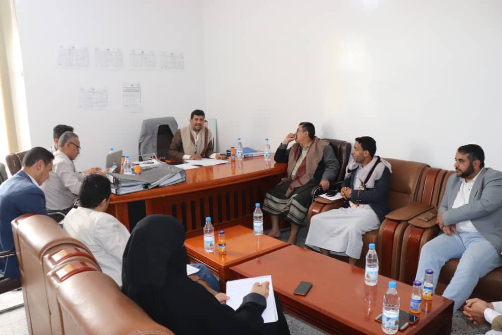 مناقشة مهام استكمال البناء المؤسسي للوحدة الزراعية ومقترح تنظيم مهرجان العنب خلال الشهر الجاري