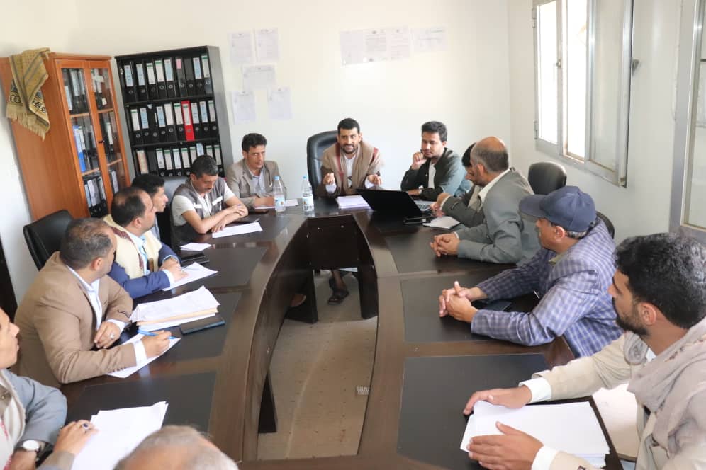 اجتماع بمقر الوحدة التنفيذية بأمانة العاصمة لمناقشة الخارطة الرقمية للتدخلات في شوارع العاصمة وكذلك الاسعار المقرة من لجنة التسعير وفق قرار الانشاء .