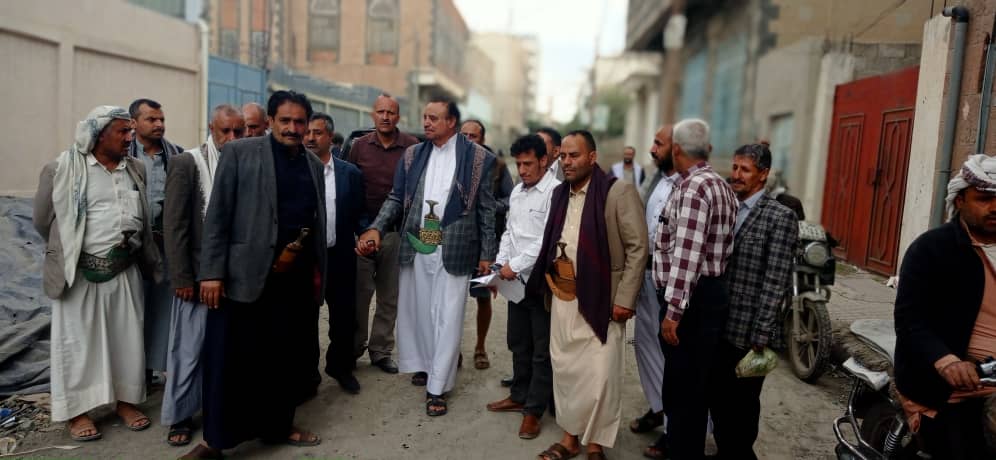 أمين العاصمة يتفقد العمل بمشروع تأهيل وترميم بعض شوارع حي الأمناء